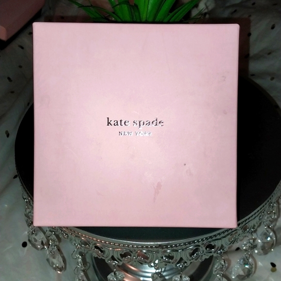 🆕kate spade/Lenox Collaboration Endearing Spade Dish in dark pink/coral - Picture 3 of 16